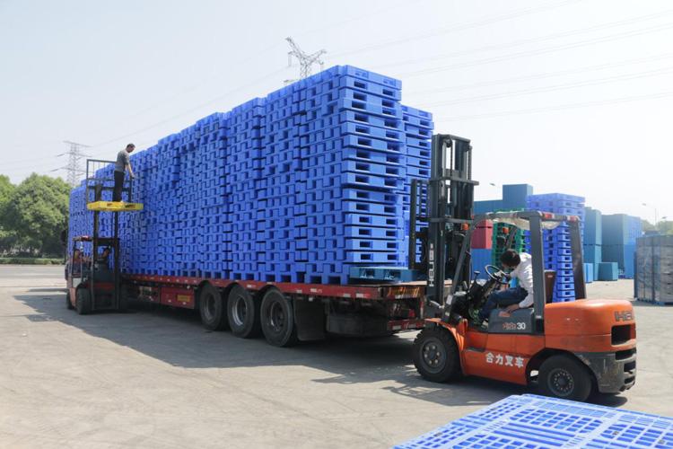 九腳吹塑托盤(pán)如何選擇？